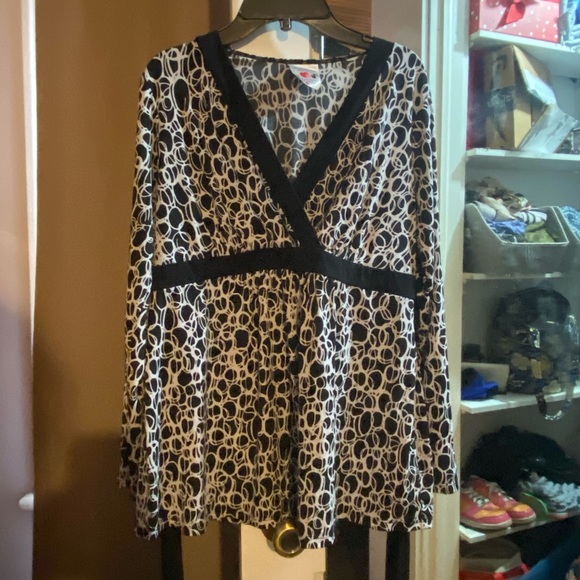 🌺 3/$15 V-Neck Maternity Blouse - Picture 1 of 3